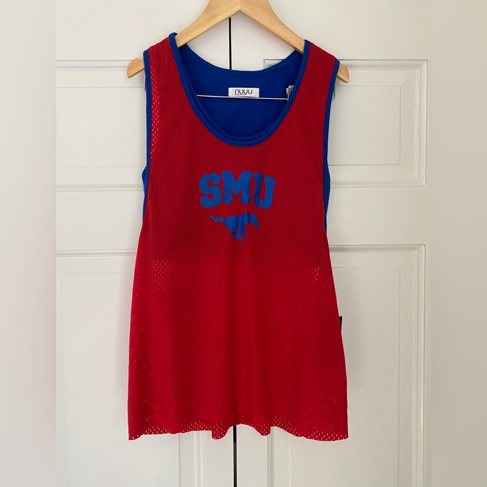 NWT SMU tank with built in bra size S. Nuyu